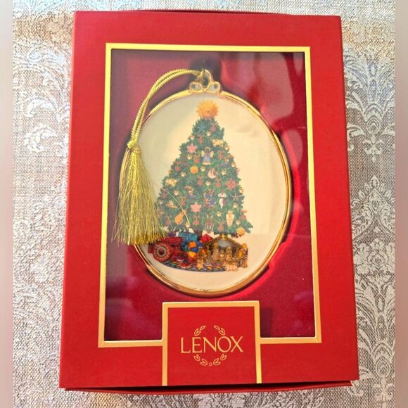 🎄🎄🎄LENOX 2021 CHRISTMAS TREES AROUND THE WORLD ORNAMENT WITH BOX - Picture 1 of 10